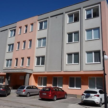 Apartmany Alzuz Ruzomberok Exteriör bild